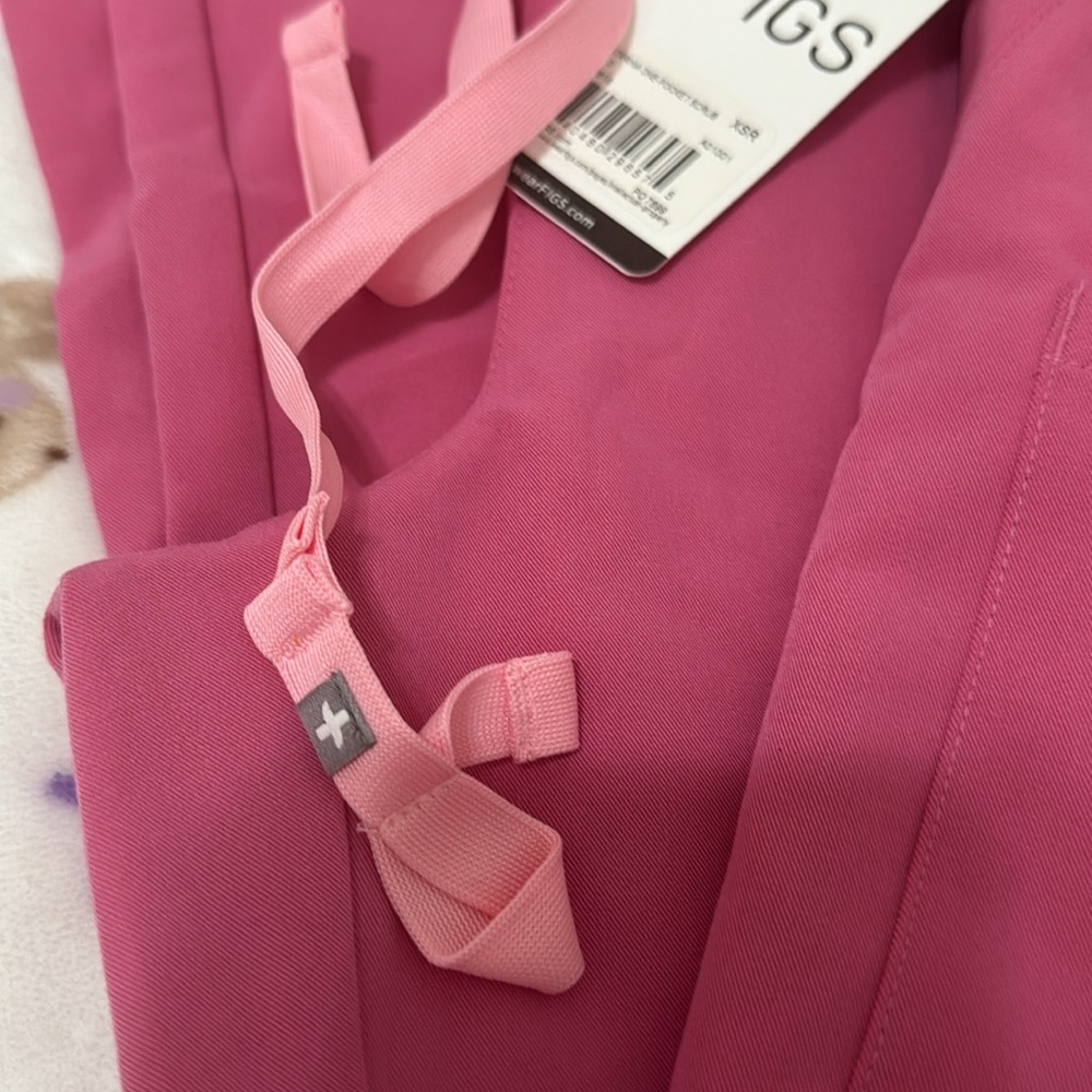 Figs Women's Scrub Set in Hot Pink - Picture 4 of 4